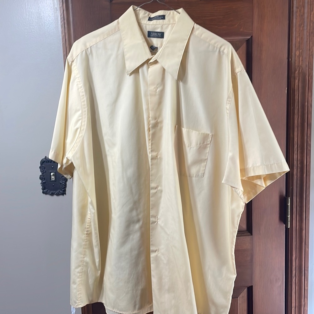 ** Size 18. Half sleeve. Short sleeve. Button down. Dress shirt. Arrow brand